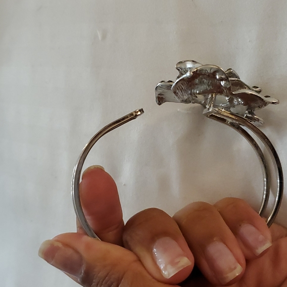 Flower Bracelet - Picture 2 of 7